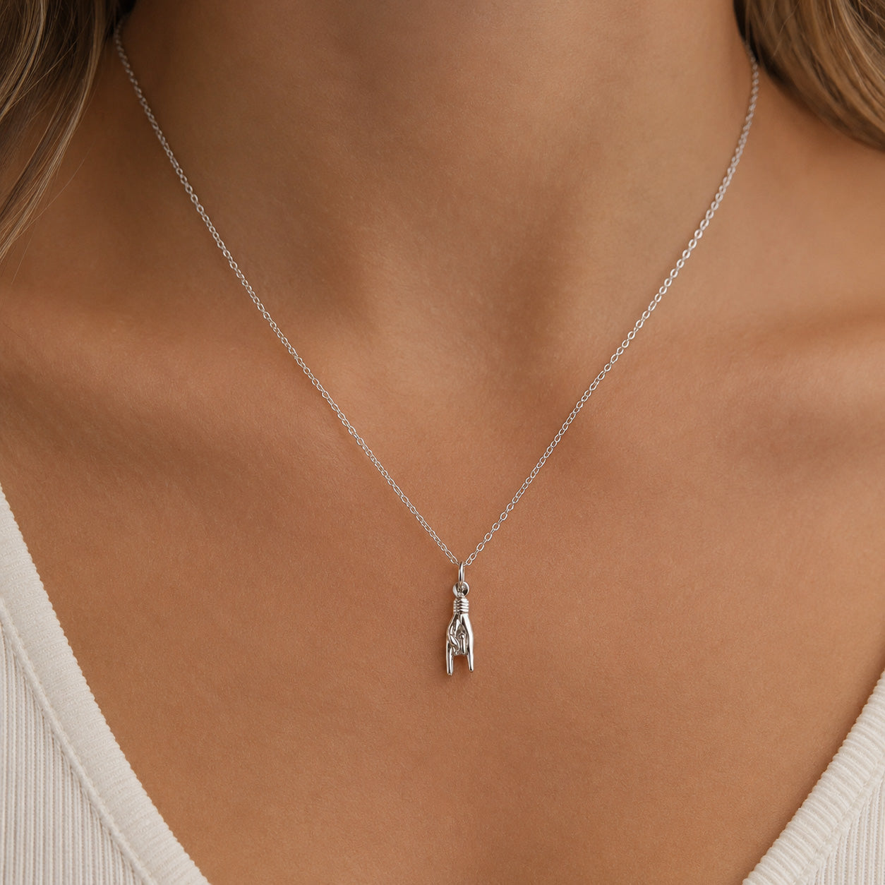 [group:silver-small] Mano Cornuto Necklace