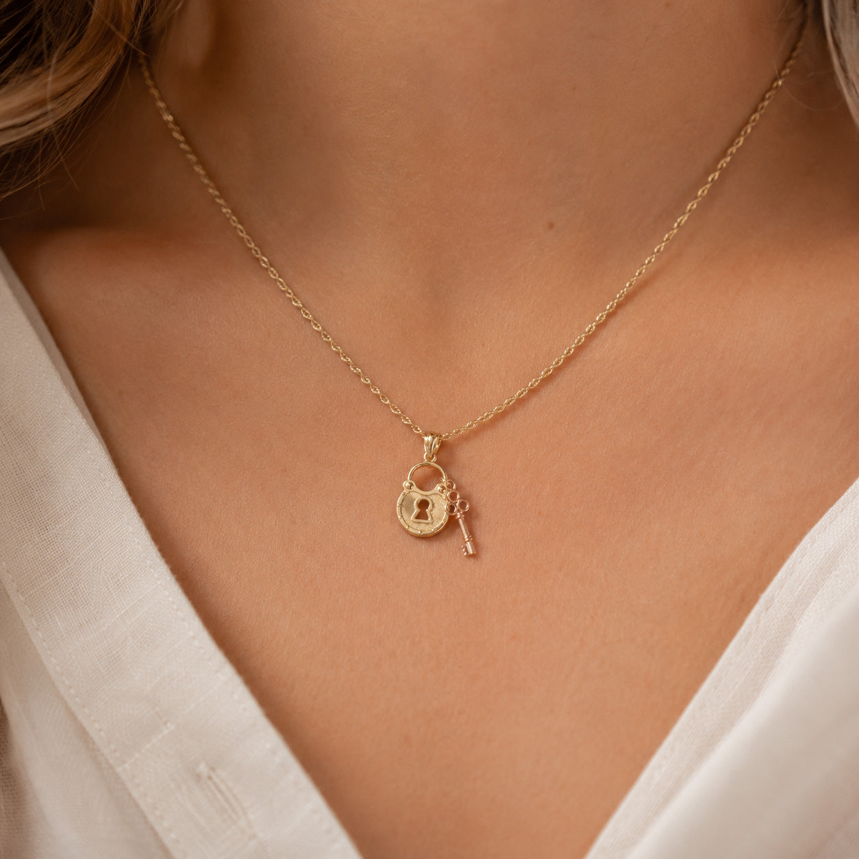 Gold lock and key pendant with necklace 